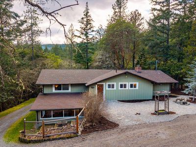 475 Wagon Trail Dr, Jacksonville, OR, 97530