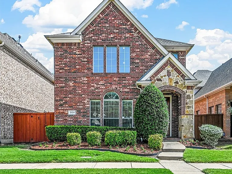 2124 Broadstone Dr — Photo 2