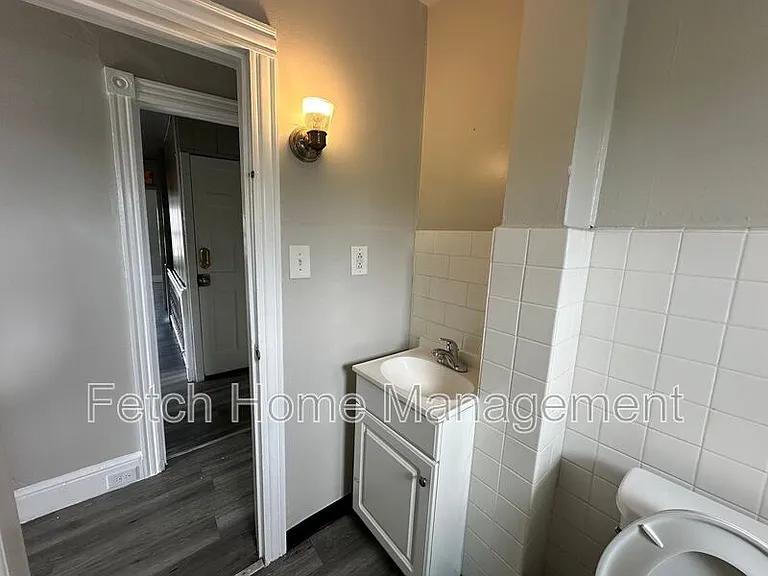 100 Windsor St #3 — Photo 6