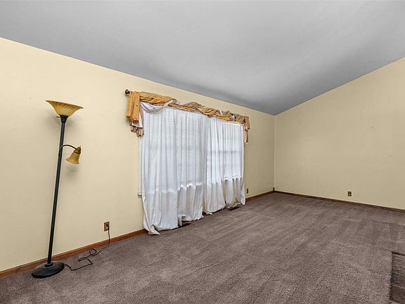 4th image of 22 Graeler Dr