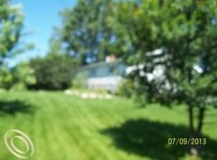 5418 Lobdell Rd, Fenton, MI 48430