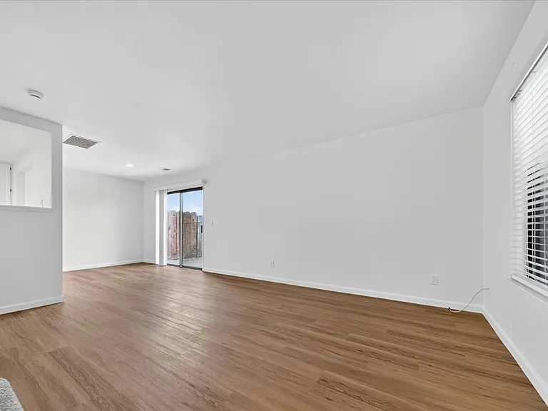 1250 Wilma Dr #B — Photo 3