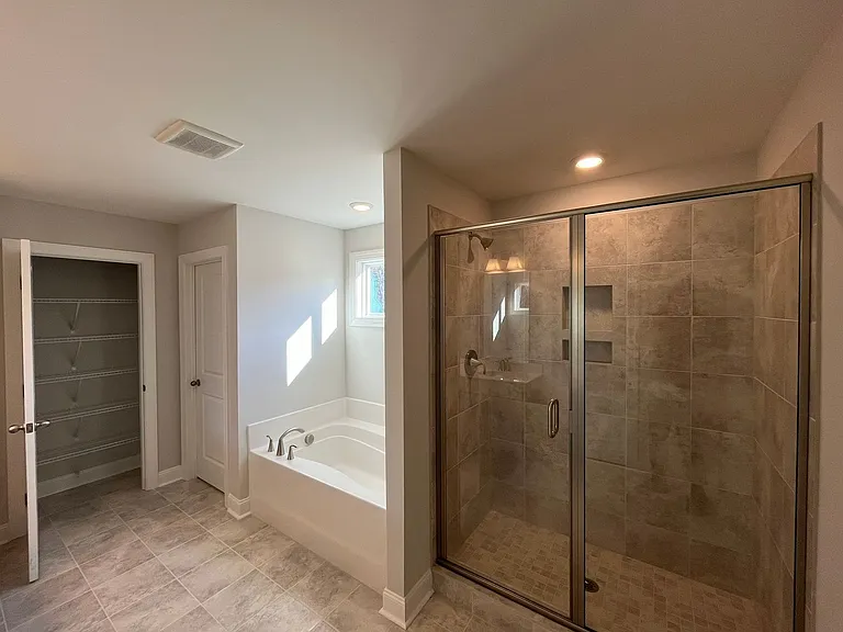 816 Challenger Ln — Photo 20