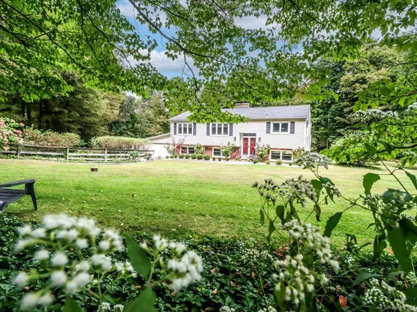 184 Tackora Trail, Ridgefield, CT 06877