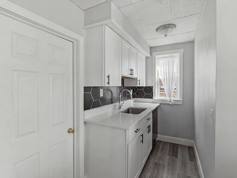 11 Leverett St — Photo 1