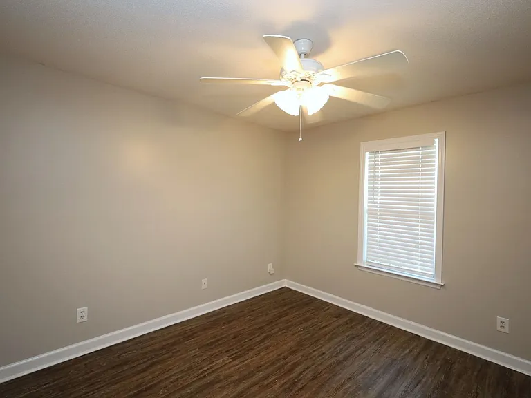 5313 Vine Dr — Photo 10
