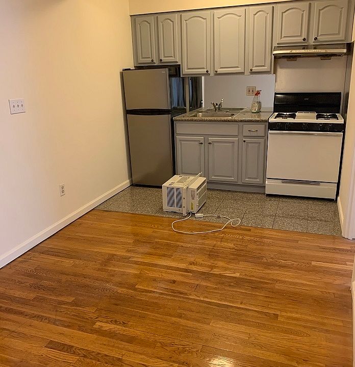 1st image of 83 Hester St #2C