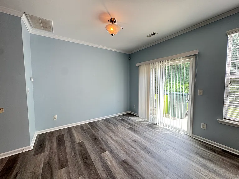 413 Hamlet Park Dr — Photo 14