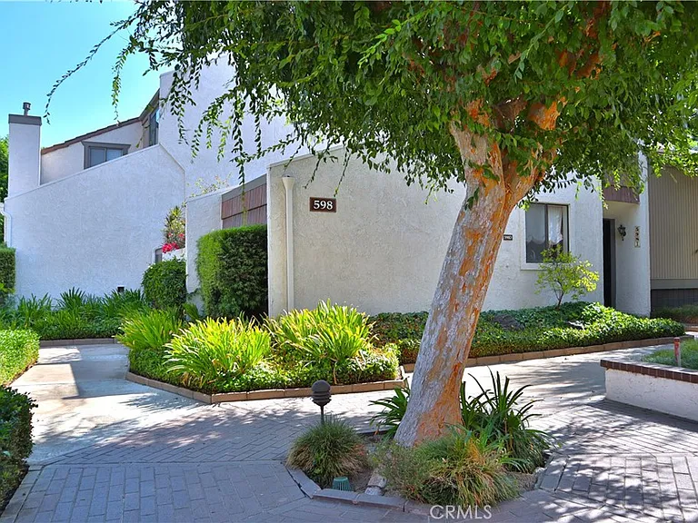 598 W Huntington Dr #C — Photo 20