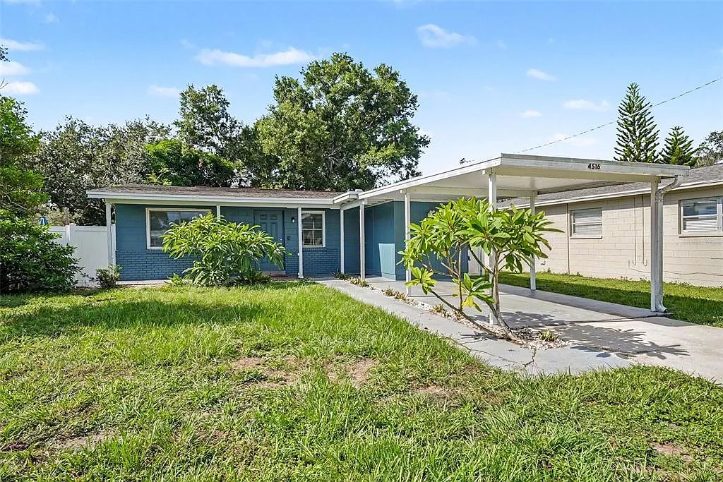 3 bed, 1.0 bath, 901 sqft, $2,850 — Photo 3