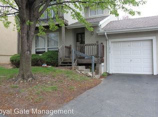 12812 W 109th St, Overland Park, KS 66210