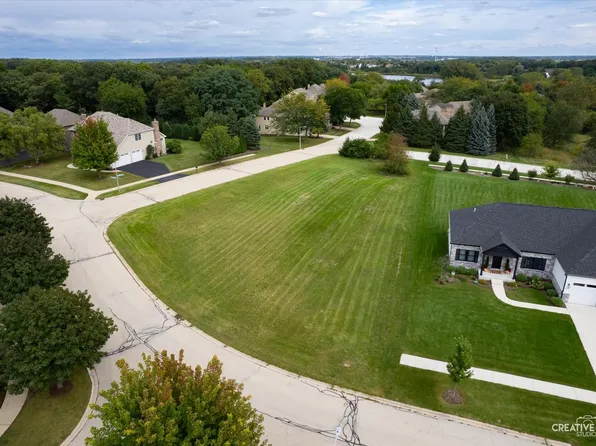 699 Greenfield Rd, Sugar Grove, IL 60554