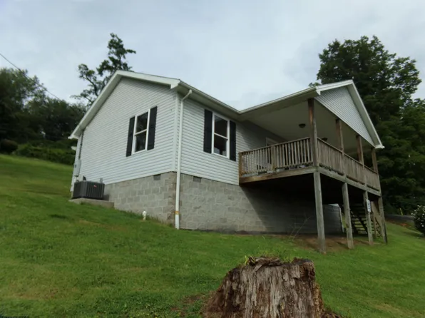 195 3rd St, Belington, WV 26250