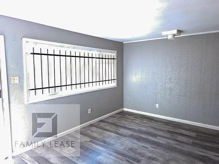 307 Melvin Dr — Photo 3