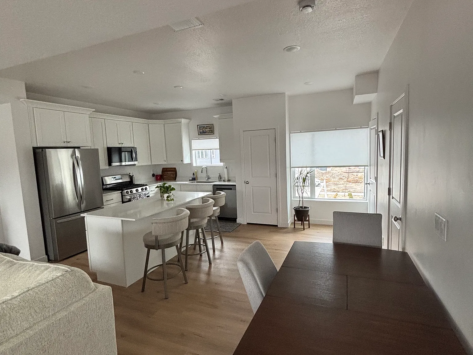 2 bed, 2.5 bath, 1559 sqft, $3,100 — Photo 3