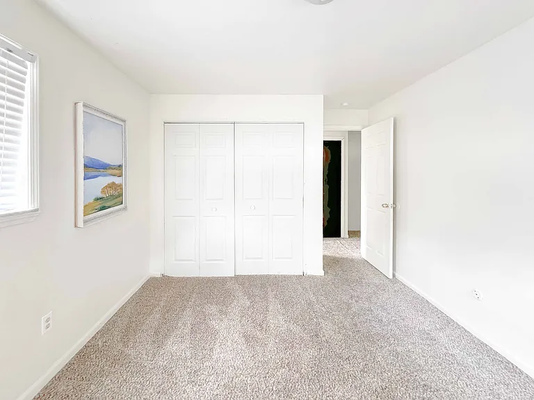 Village Shores Apartments — Photo 23