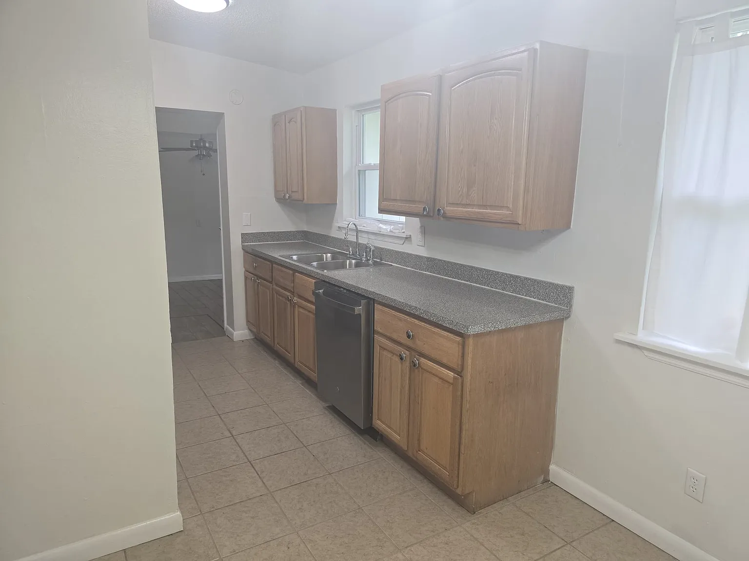 3 bed, 1326 sqft, $1,650 — Photo 2