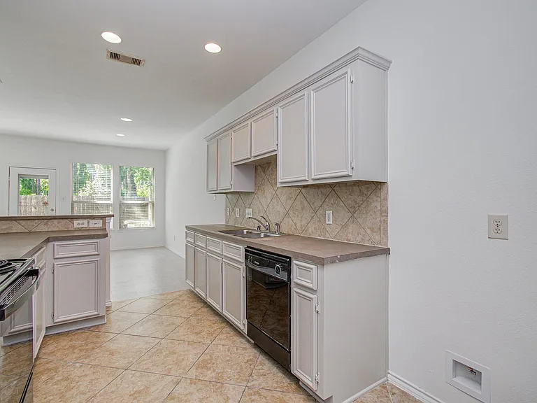 743 Hallsleigh Ln — Photo 18