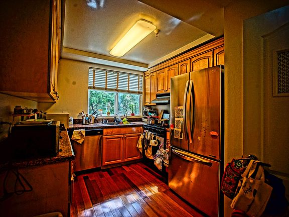 4th image of 949 S Manhattan Pl APT 204