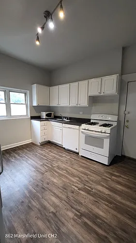 862 N. Marshfield Ave. Photo 1