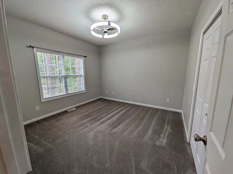475 Crestview Rd — Photo 32