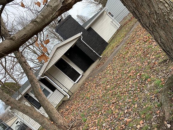 5th image of 2524 S Saint James Blvd
