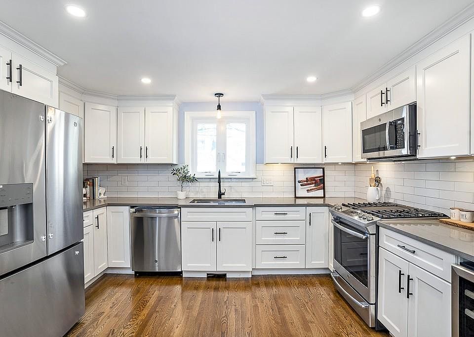 1st image of 61 Leonard St