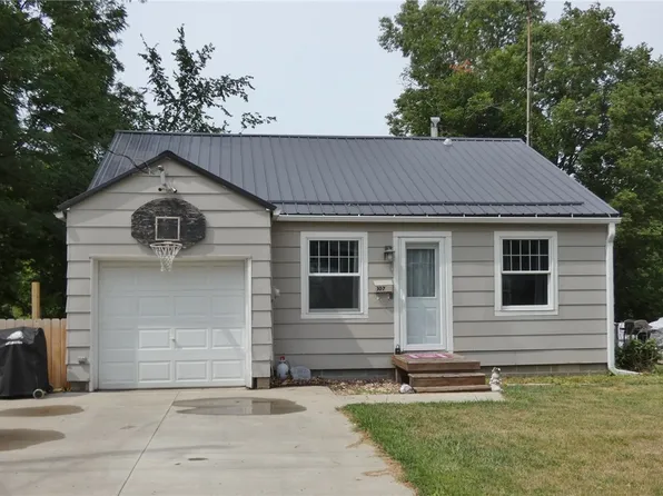 107 K Ave W, Oskaloosa, IA 52577