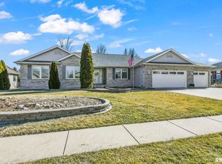 232 Heatherstone Dr, Chatham, IL 62629