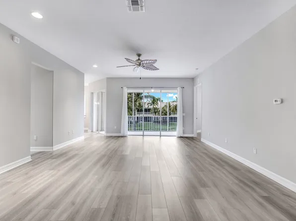 6031 Jonathans Bay Cir APT 302, Fort Myers, FL 33908