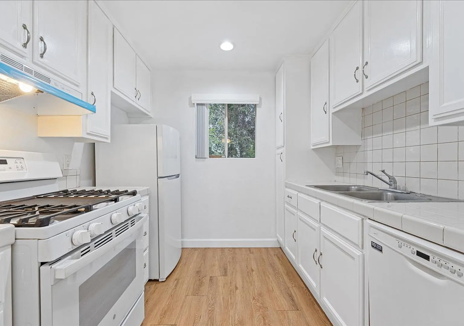Beautiful Second Floor Apartment With Private Balcony! — Photo 3