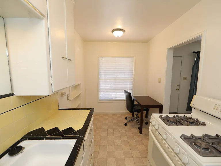 4225 V St #3 — Photo 9