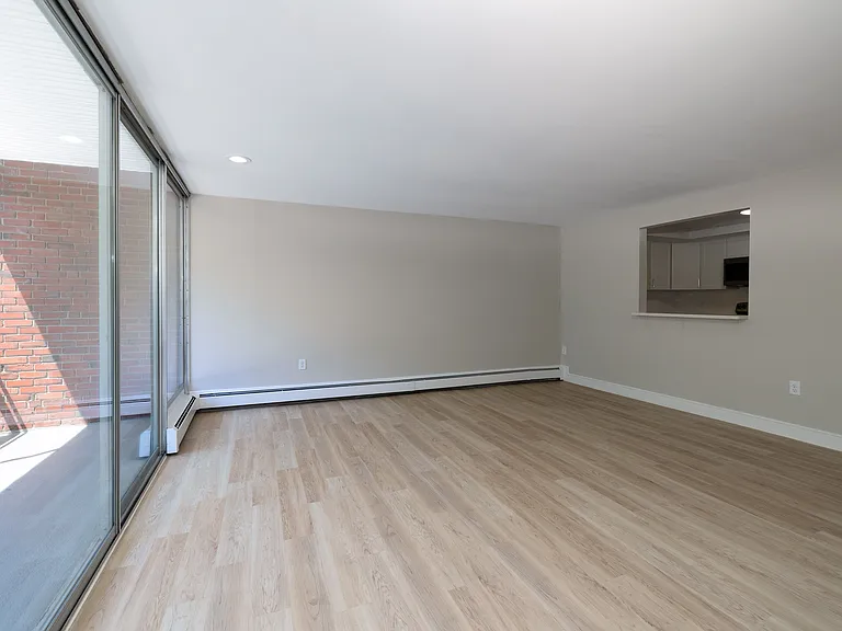 7 Stonehill Dr #4 — Photo 4