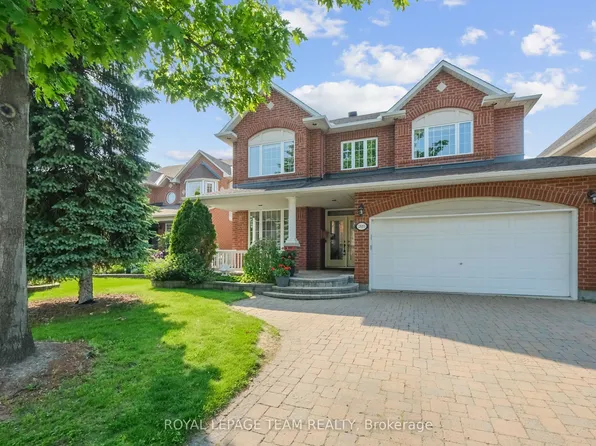 2885 Brigham Way, Ottawa, ON K1T 3Y8