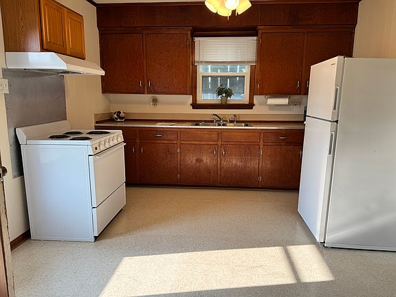 4th image of 204 N Carol St