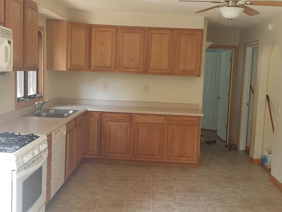 3rd image of 1596 Grove Ave