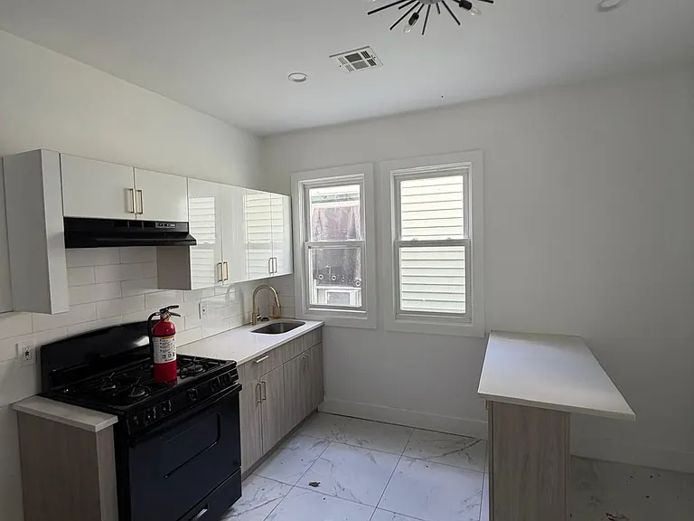 239 12th Ave #2 — Photo 7