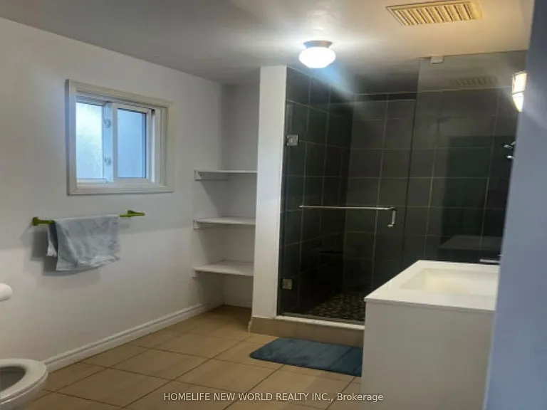 3361 Sanderling Cres — Photo 2