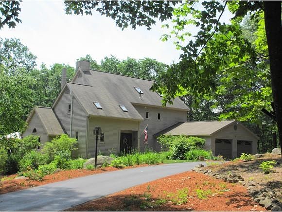 PRIVATELY SITED ON AN ACRE