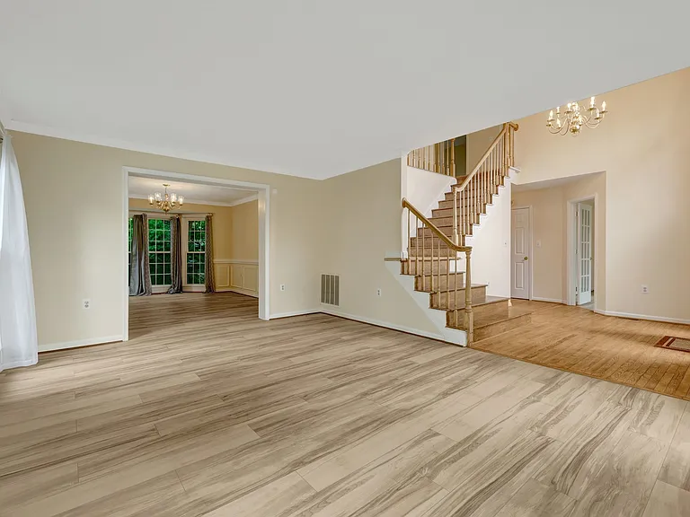 814 Autumn Breeze Ct — Photo 4