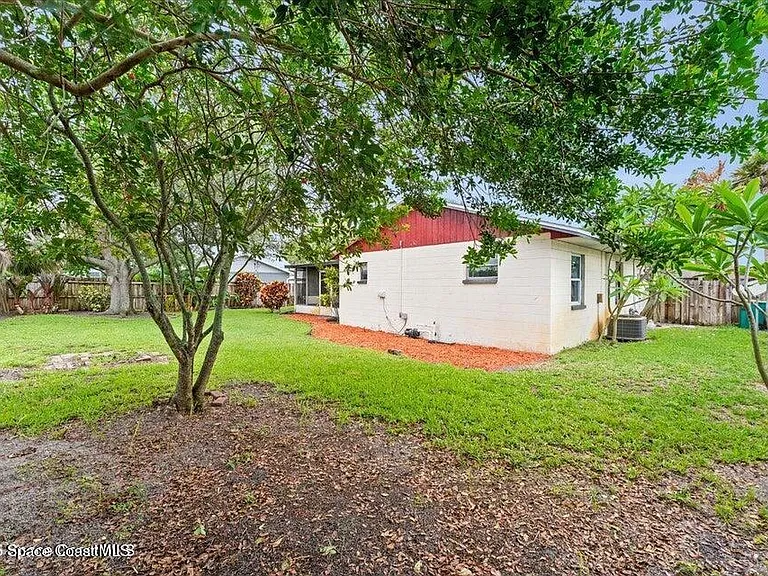 1527 Spruce Rd — Photo 17