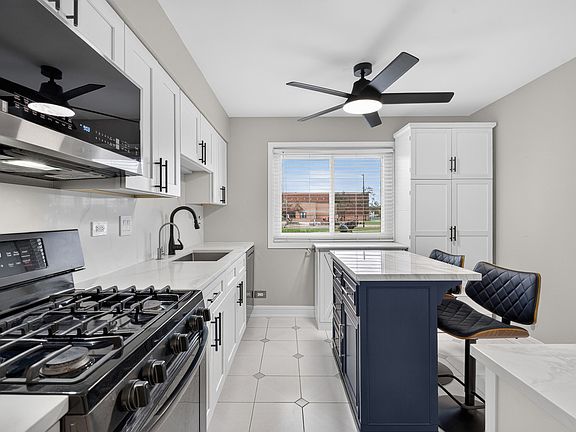 3rd image of 1393 Spring Valley Dr
