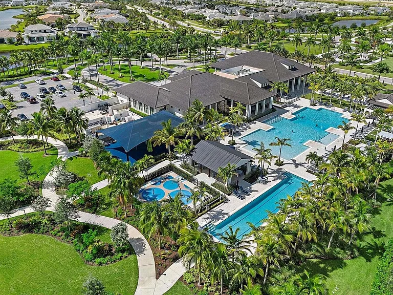 9124 Coral Isles Cir — Photo 72