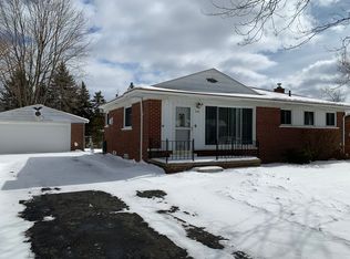 384 Tilmor Dr, Waterford, MI 48328