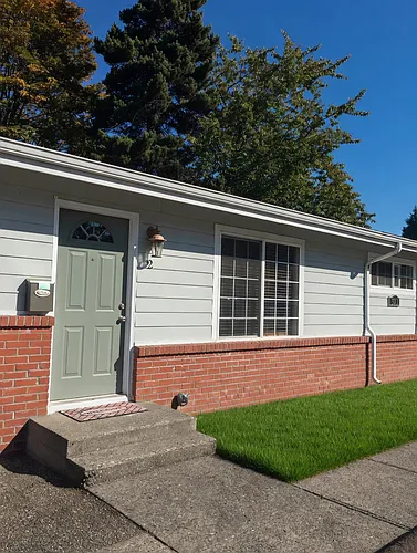 305 E Pear St Photo 1