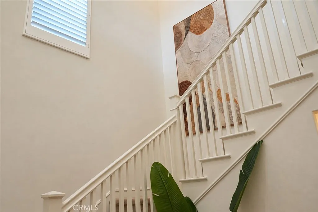 3 bed, 2.5 bath, 1868 sqft, $5,950 — Photo 3