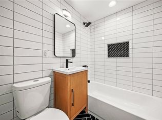 445 S 6th St, Lindenhurst, NY 11757