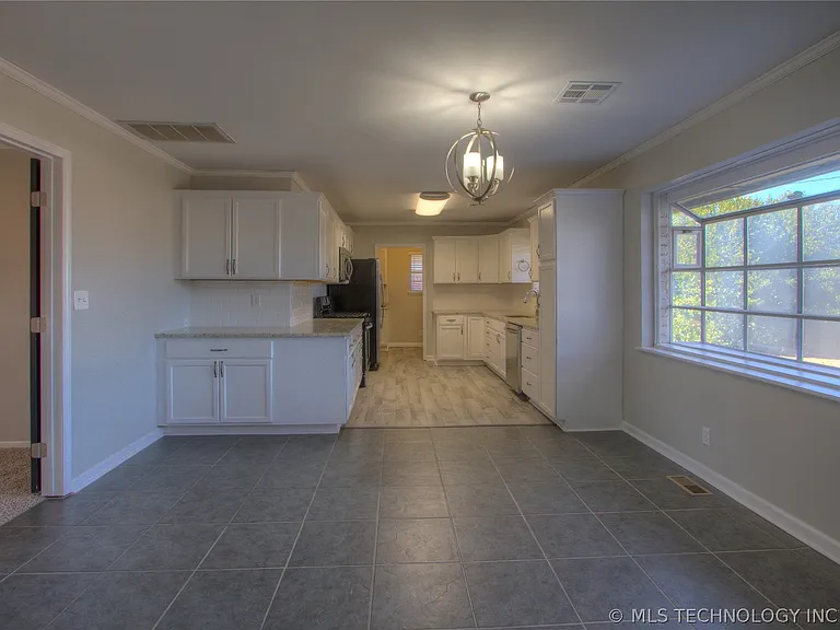 6635 E 54th St — Photo 5