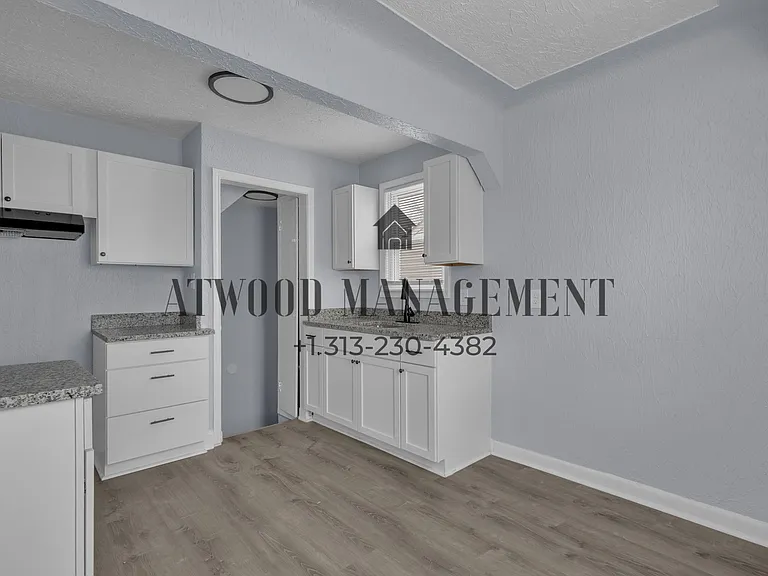 21451 Glenco St — Photo 5