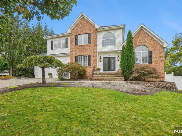 18 Boulder Trl, Mahwah, NJ 07430